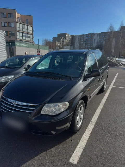 Тёмный Chrysler после работы